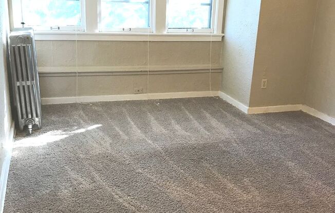 Studio, 1 bath, $745, Unit 32