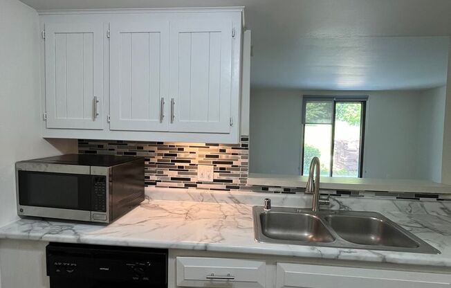 2 beds, 2 baths, 1,050 sqft, $1,670, Unit 1020N