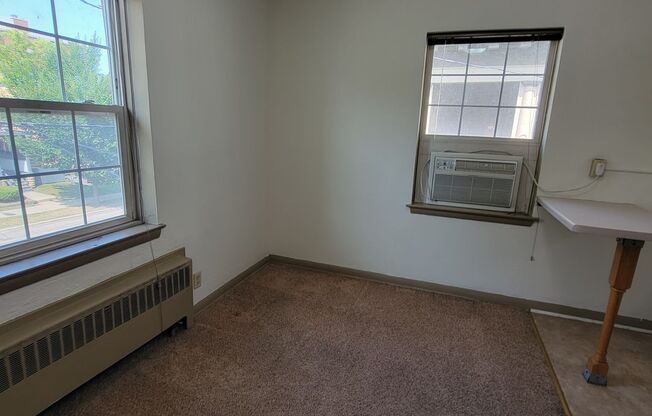 1 bed, 1 bath, $1,050, Unit JOHNSON #7