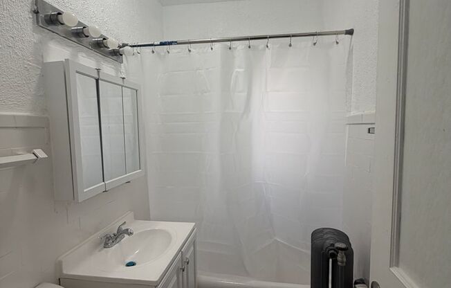 1 bed, 1 bath, 750 sqft, $930, Unit 201