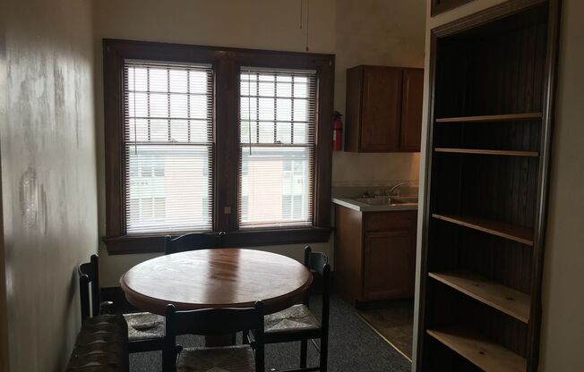 1 bed, 1 bath, $700, Unit 22 - 1