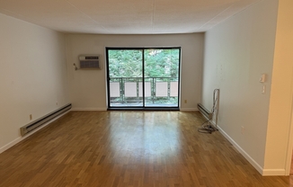 2 beds, 2 baths, 1,013 sqft, $2,700, Unit B6