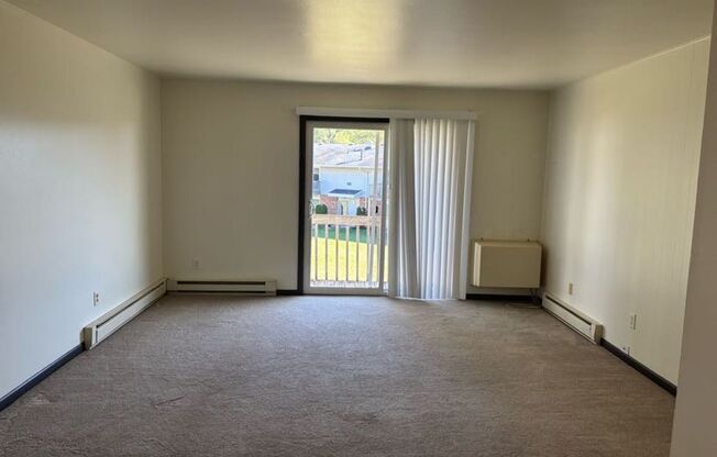 1 bed, 1 bath, 700 sqft, $1,300, Unit 8