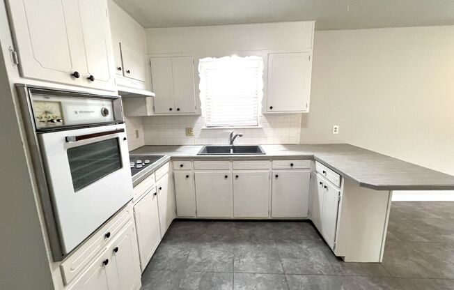 3 beds, 2 baths, $1,400