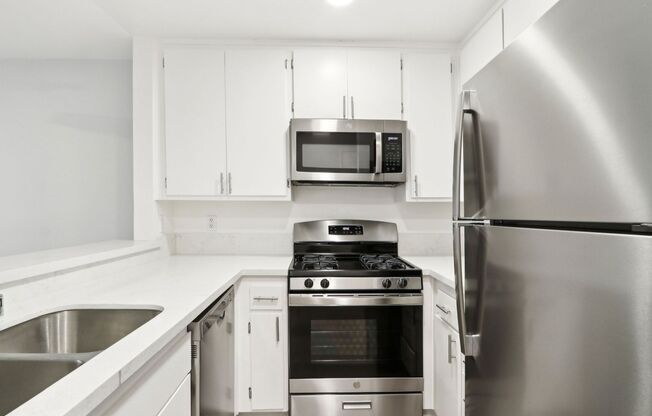 1 bed, 1 bath, 695 sqft, $1,998, Unit 319