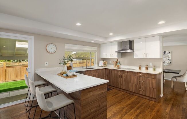 Beautiful home with 5 beds, 3.5 baths for rent