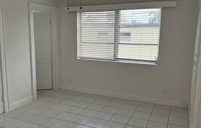 Studio, 1 bath, 300 sqft, $1,225, Unit 10