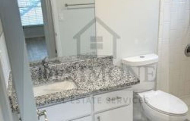 1 bed, 1 bath, 570 sqft, $1,099, Unit R-11