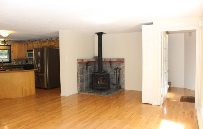 3 beds, 2 baths, $2,100