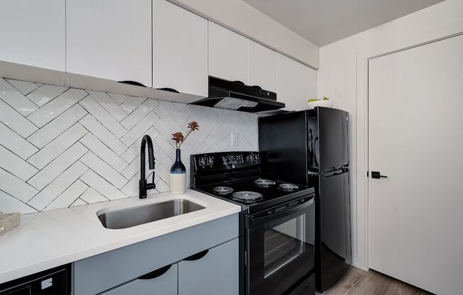 1 bed, 1 bath, 600 sqft, $1,359, Unit 14