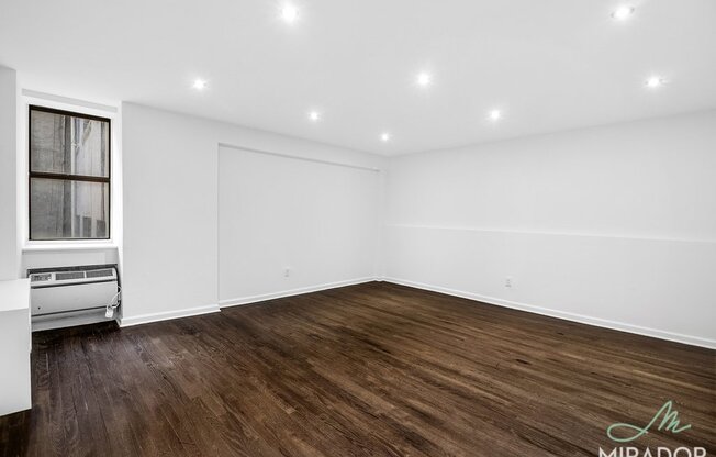 Studio, 1 bath, $3,800, Unit 2D