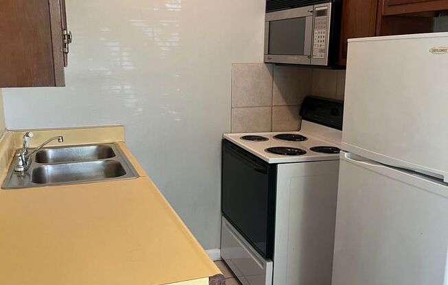 Studio, 1 bath, 400 sqft, $945, Unit 206