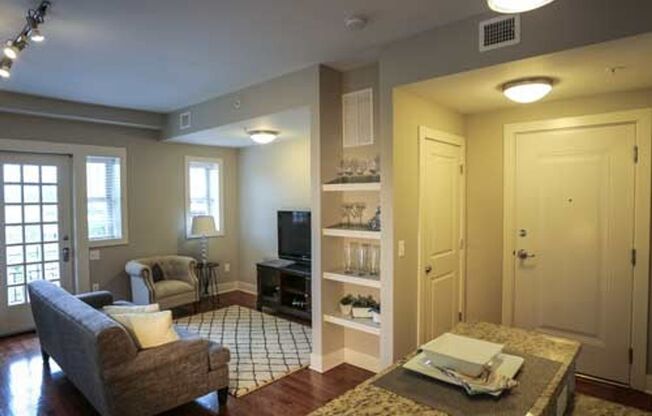 1 bed, 1 bath, 622 sqft, $1,190, Unit M-201