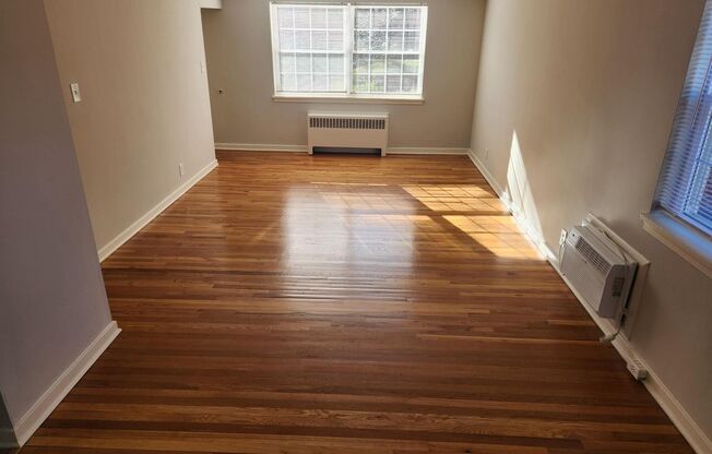 2 beds, 1 bath, 897 sqft, $2,275, Unit F-05