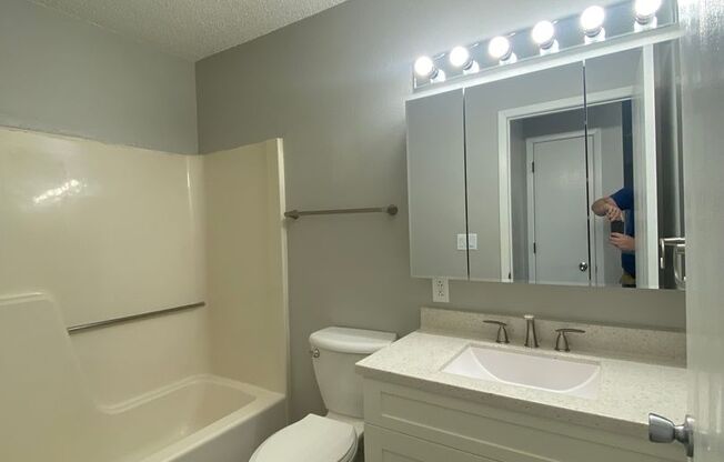 1 bed, 1 bath, $725, Unit 1600 Linden Street #4