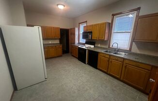 3 beds, 1 bath, $1,600