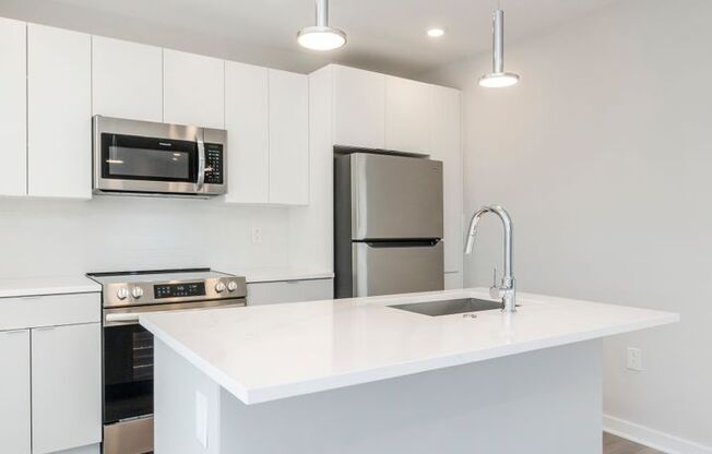 2 beds, 2 baths, 927 sqft, $1,935, Unit B220
