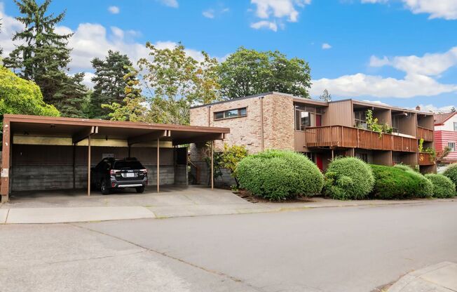 Ravenna Park Vista - Charming Urban Retreat: Spacious Studio to 2-Bedroom Homes Near Ravenna Park & University District