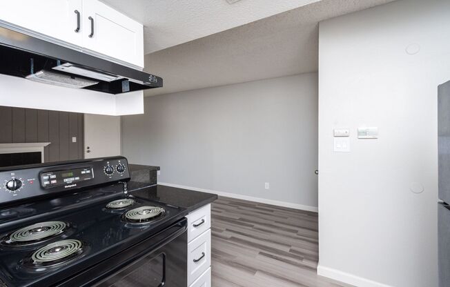 Studio, 1 bath, 500 sqft, $1,350, Unit 131