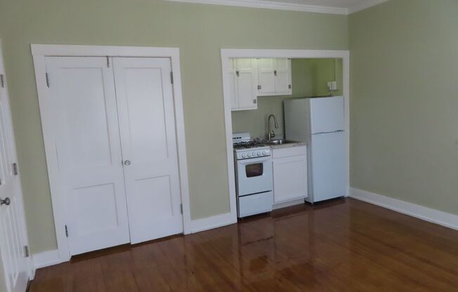 Studio, 1 bath, 400 sqft, $695, Unit #9