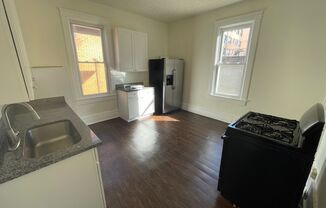 2 beds, 1 bath, $1,200, Unit UNIT 2