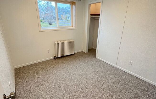 2 beds, 1 bath, $995, Unit 1124 N 21st St - 1A