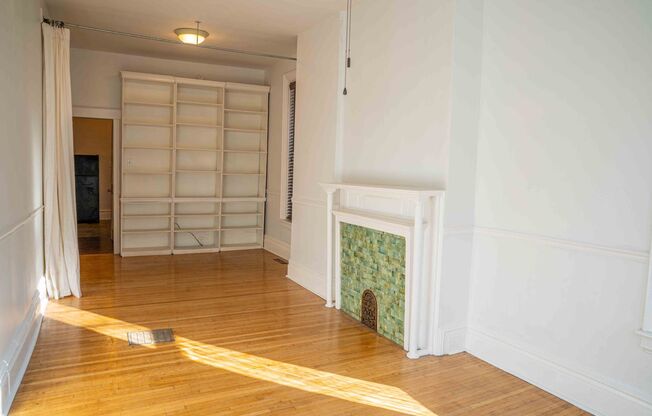 1 bed, 1 bath, $1,095, Unit Apt 1