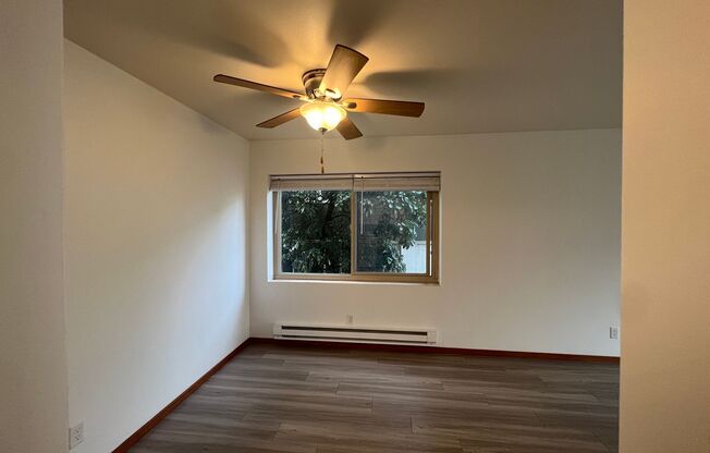 2 beds, 1 bath, 900 sqft, $1,995, Unit 210