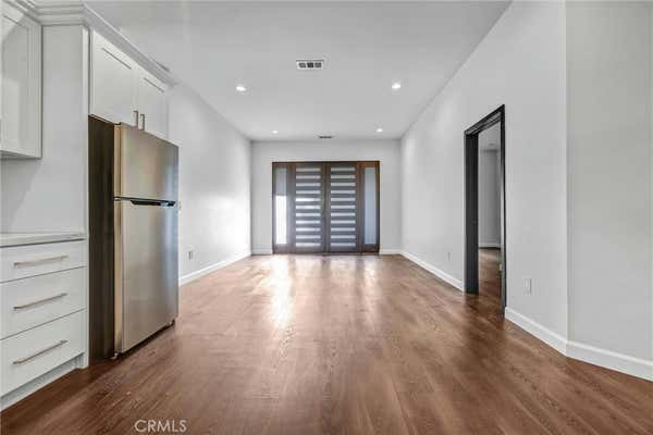 3 beds, 2 baths, 1,200 sqft, $3,900