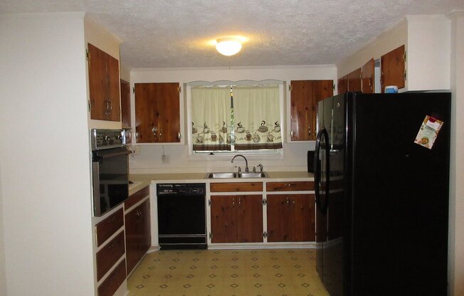 3 beds, 2 baths, $1,550