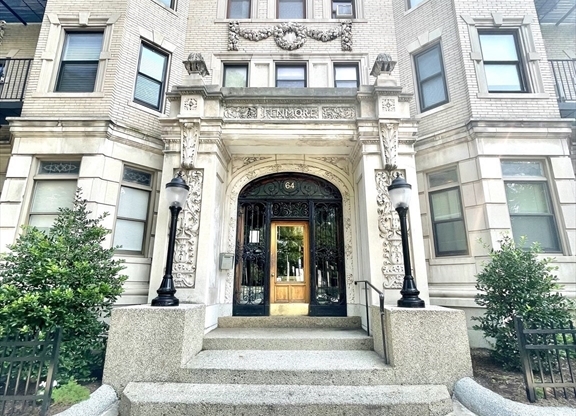 1 bed, 1 bath, 450 sqft, $2,900, Unit 88