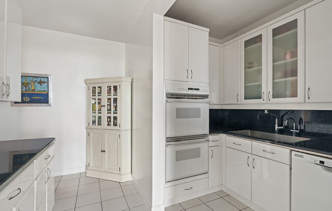2 beds, 2.5 baths, $19,500, Unit 44B