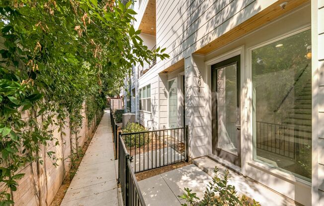 Modern and Spacious Newly Built Townhome near Cedar Springs Neighborhood