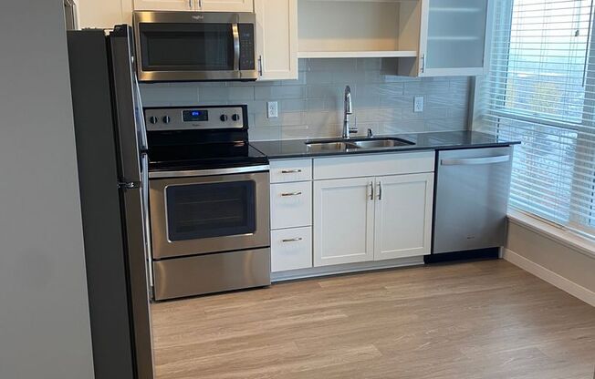 1 bed, 1 bath, 617 sqft, $1,475, Unit 322