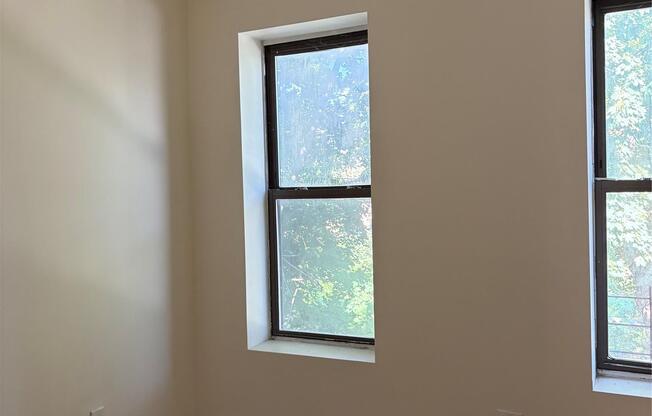 3 beds, 1 bath, 2,760 sqft, $3,500, Unit 1 floor