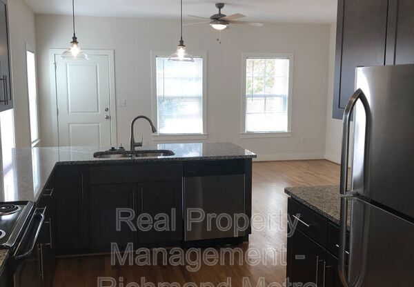 313 W 14 ST