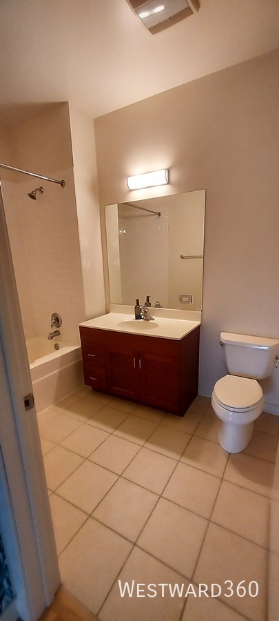 1155 W Roosevelt Rd, Chicago IL 208
