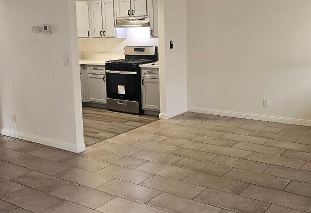 2 beds, 1 bath, 960 sqft, $2,425, Unit 07