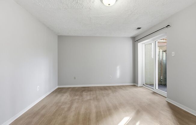 Updated 3 BR/2.5 BA Townhome in Dorsey Hall!