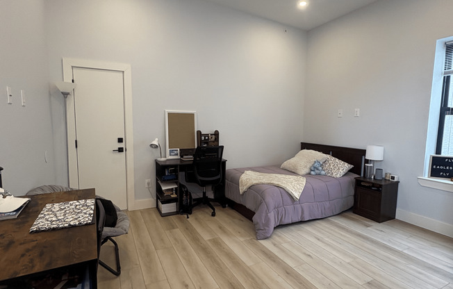 Studio, 1 bath, 400 sqft, $1,700, Unit 24