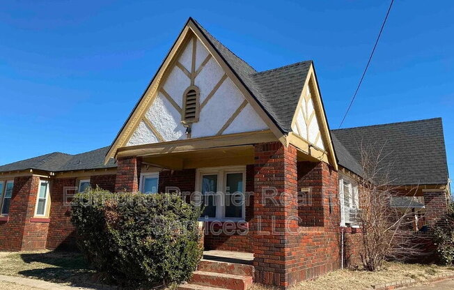 1003 NE 17 ST