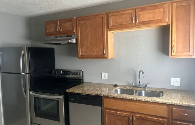 2 beds, 1 bath, 750 sqft, $1,170, Unit B12 1037 13