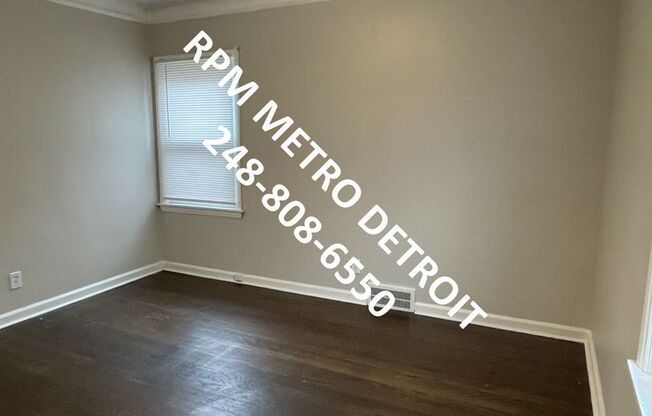 3 beds, 1.5 baths, $1,400, Unit (RRR)