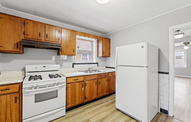 2 beds, 1 bath, $1,000