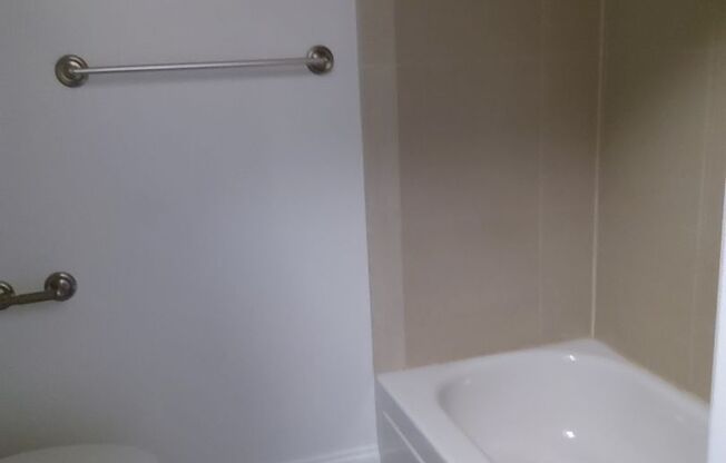 Ready to Move In 2 Bedroom near Ravens Stadium w/ Two Decks!