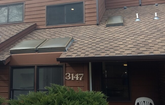 Beautifully Updated Cattail Cove West - 3BR/2BA Townhouse Available August 8!