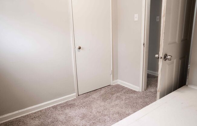 2 beds, 1 bath, 995 sqft, $1,299, Unit I136