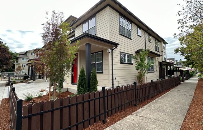 New 5 Bedroom / 5.5 Bath Townhome w/ A/C in every bedroom