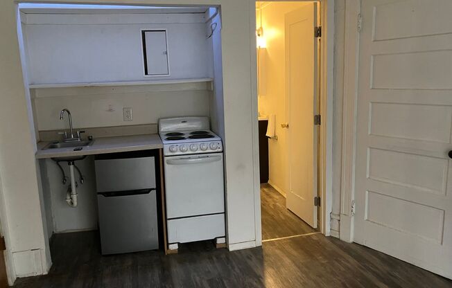 Studio, 1 bath, 182 sqft, $1,000, Unit 108