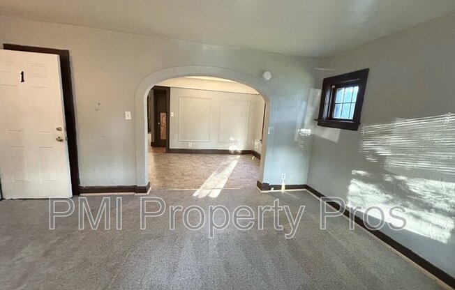 3112 N 38 ST
